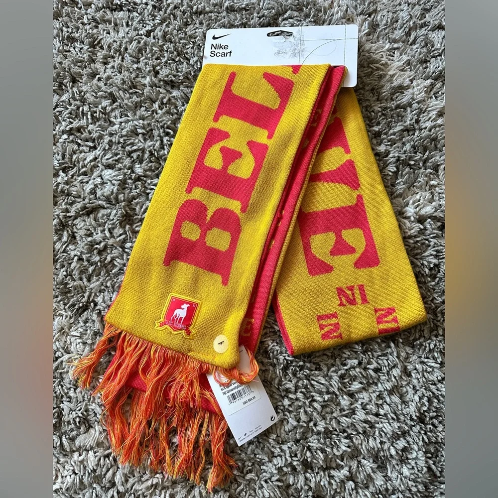 Nike Ted Lasso BELIEVE soccer scarf - Picture 1 of 3